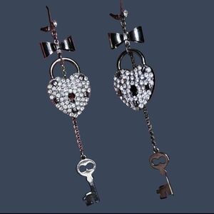 🔐❤️Betsey Pavé Heart Padlocks with Key Leverback Closure Dangle Earrings - NWOT